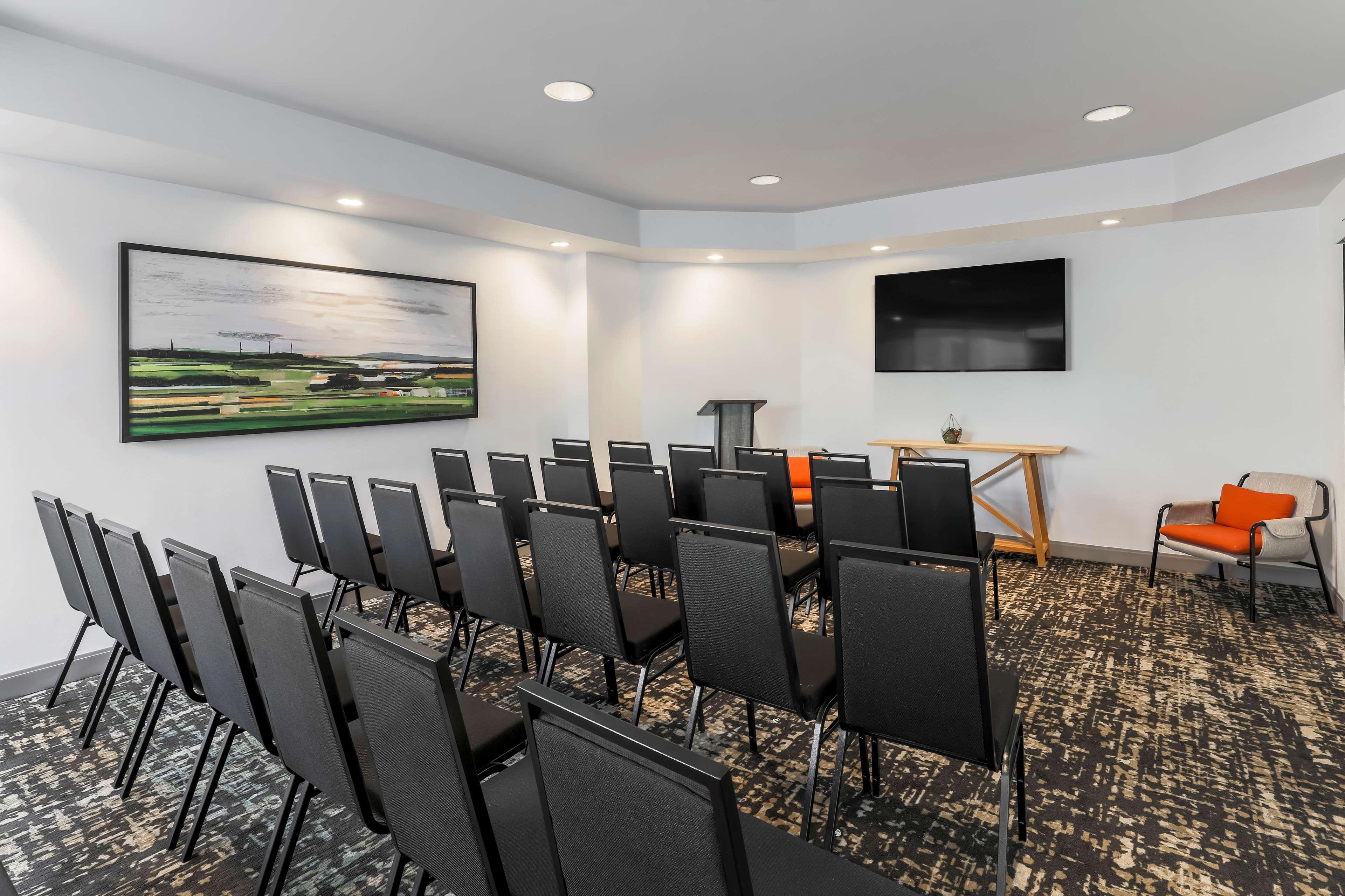 Hilton Garden Inn Davis Downtown Εξωτερικό φωτογραφία